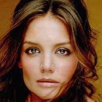 Hamil, Katie Holmes Tinggalkan Akting